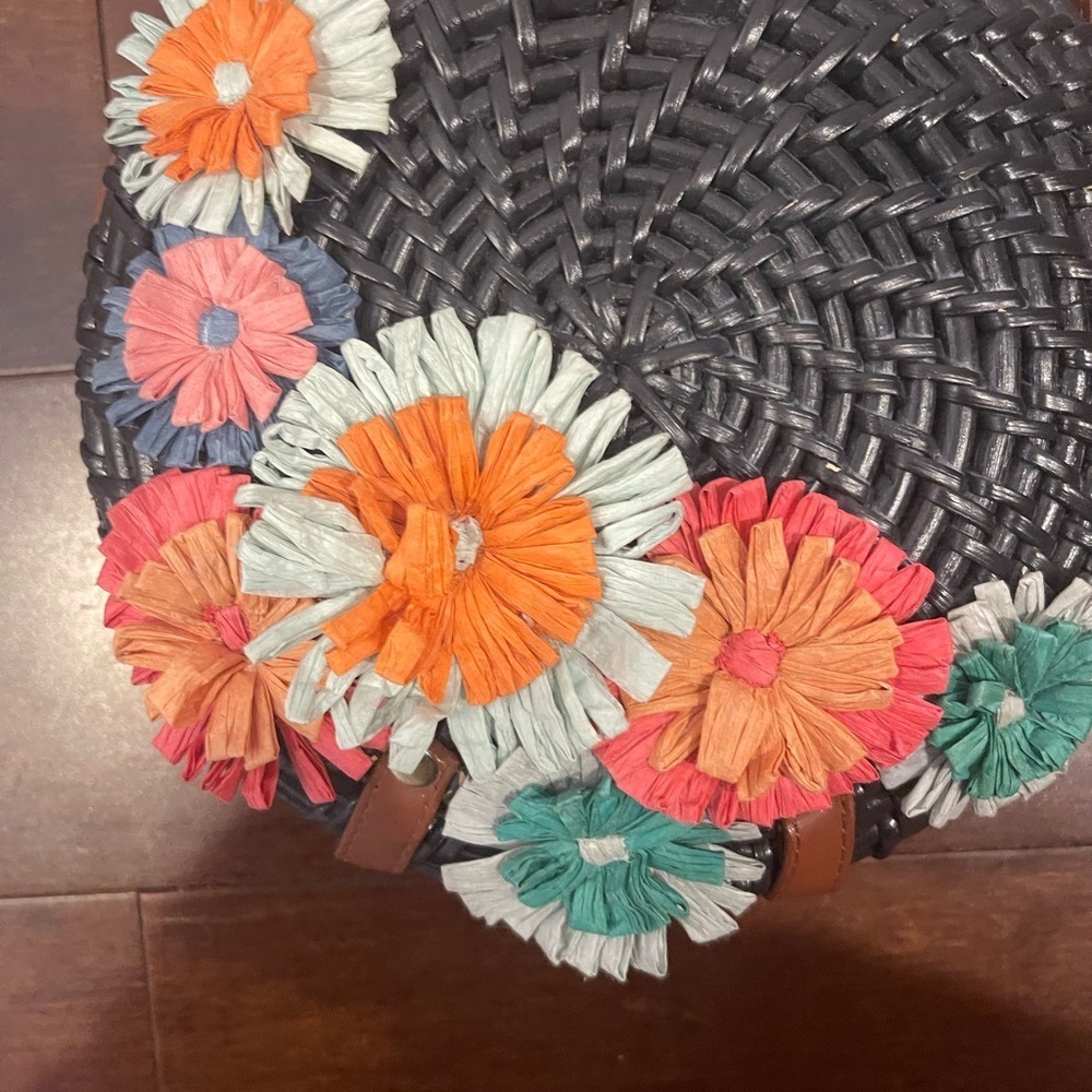 Woven Crossbody Bag - with raffia flowers NWT J Crew mercantile - Picture 2 of 5
